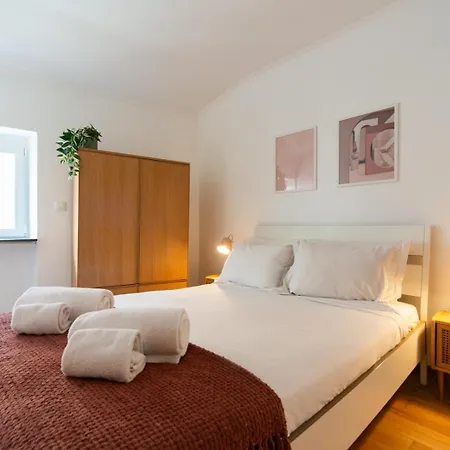 Gorgeous Rooftop 2-bed 250m To Intendente Sq Apartment Lisbon