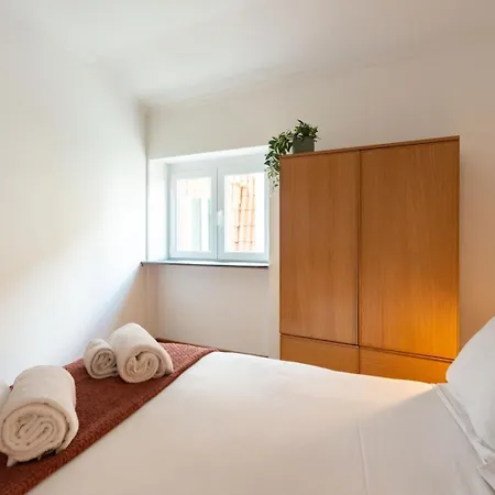 Gorgeous Rooftop 2-bed 250m To Intendente Sq Lisboa